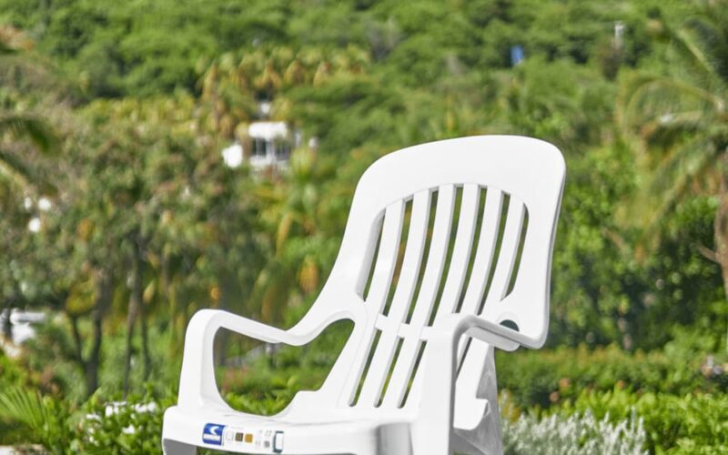 Errores comunes al elegir muebles de plástico en Aruba y cómo evitarlos